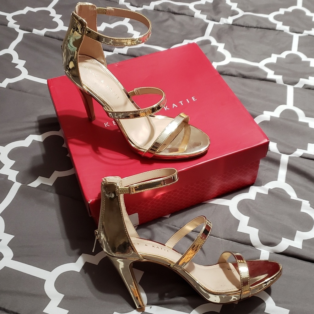 *MAKE OFFER* Gold strappy heels
